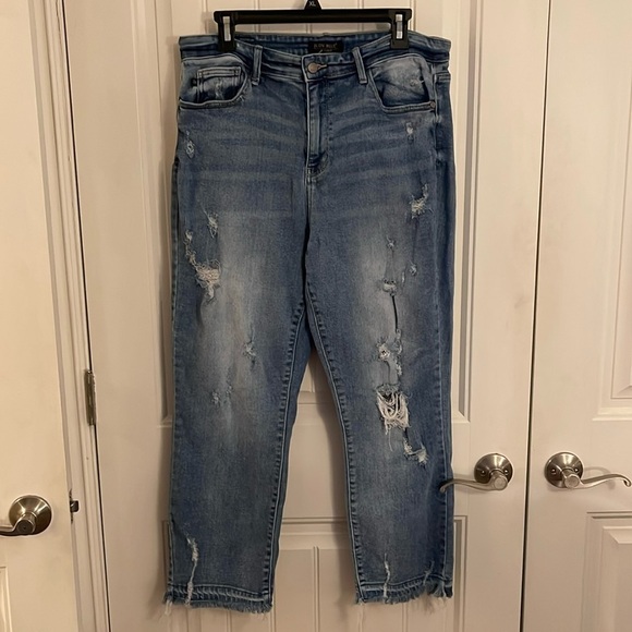 Judy Blue Women's Size 15/32 Straight Fit Distressed Medium Wash Raw Hem Jeans - Picture 1 of 14